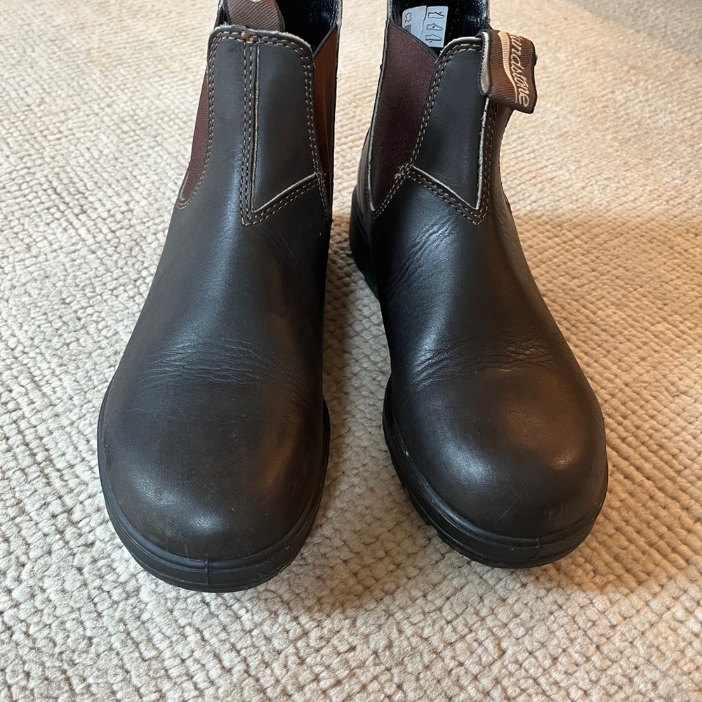 Blundstone Chelsea 
Women's Style 500 Stout Brown Leather Boots - Picture 2 of 12